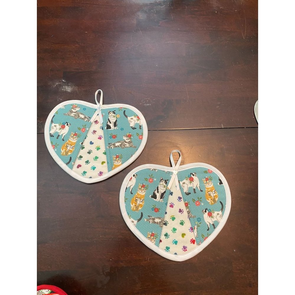 Cats Heart Shaped Fabric Oven Mitts 2 Pc Set Made With New Cats Fabric, Never Us